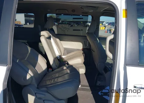 2014 Toyota Sienna Xle V6 8 Passenger z USA, uszkodzony, nr VIN 5TDYK3DC6ES487258